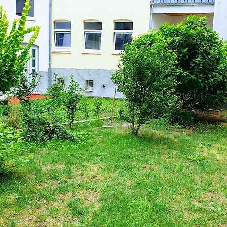 Room In City Center Halle With Shared Bathroom & Kitchen - Free Wifi, Netflix, Ipad & Ground Floor Exterior photo